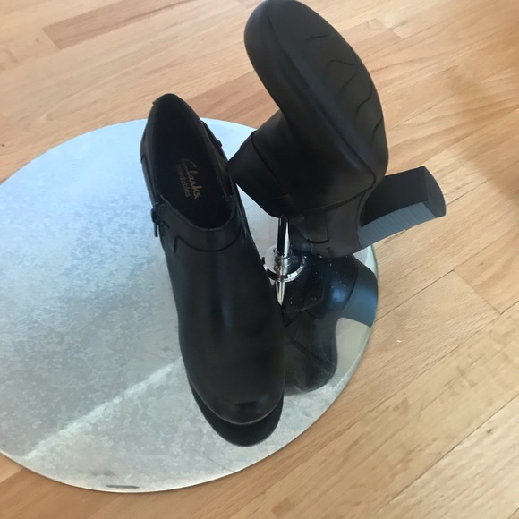 Clarks leather boot - Picture 3 of 9